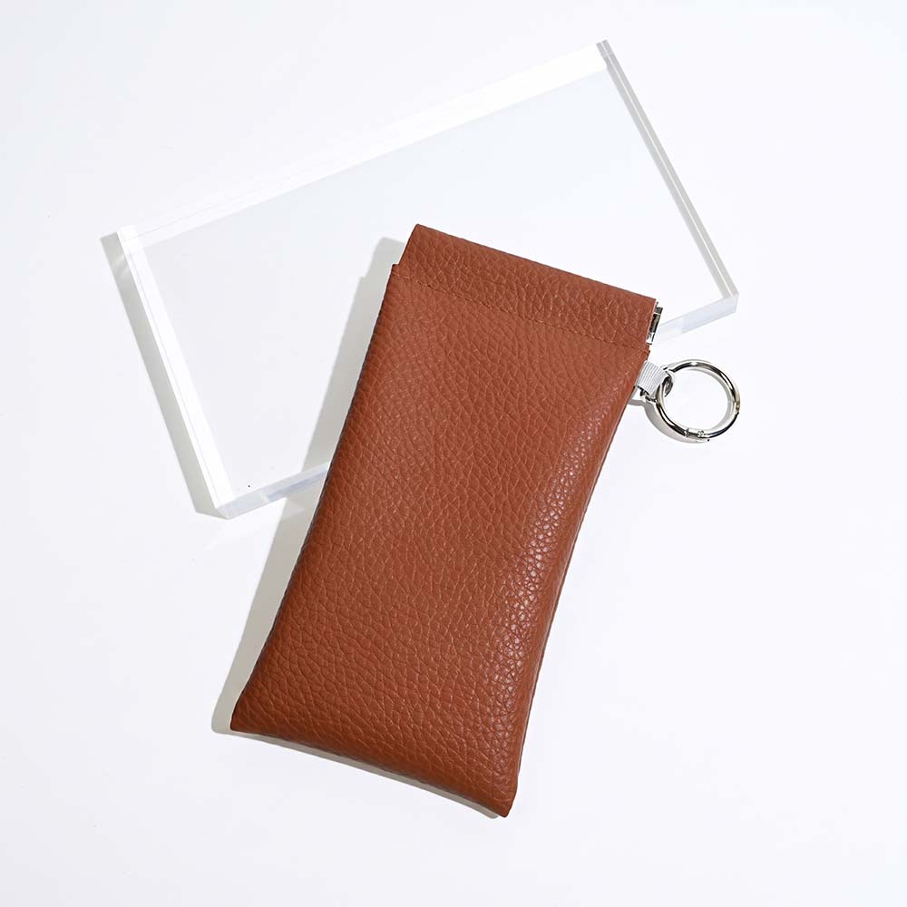 TYIIPLUS™ Minimalist PU Leather Eyeglasses Pouch – Portable Sunglasses Case with Built-In Cleaning Cloth & Key Ring