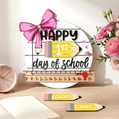 📚Interchangeable Wooden Back-to-School Sign – First, 100th & Last Day Milestone Photo Prop for Pre-K, Kindergarten, Elementary & K-12 Kids, Cute Pink Bow Classroom Decor & Gift🎀🎁